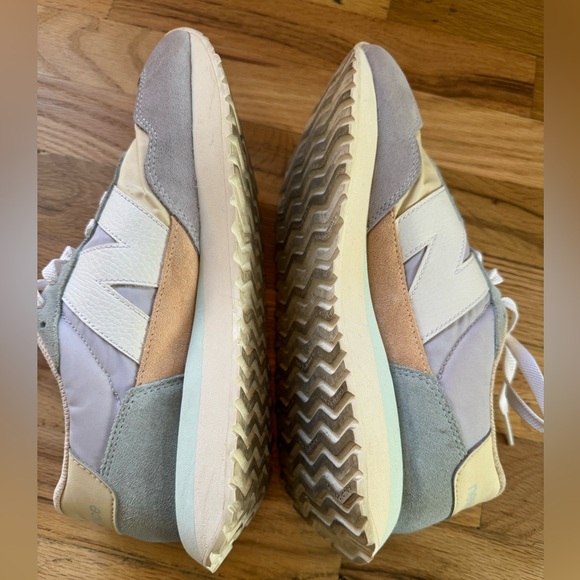 NEW BALANCE WOMEN'S 237 SHOES Size 8. Pastel Casual Sneakers - Picture 4 of 5